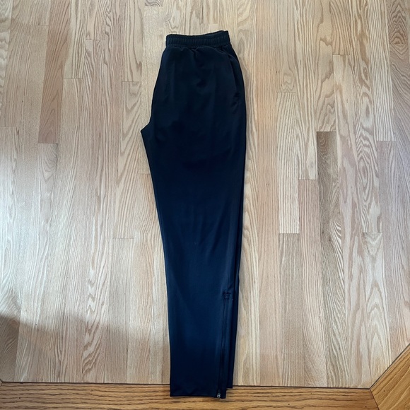 Vuori Men’s Medium Sunday Performance Track Pants - Picture 3 of 9